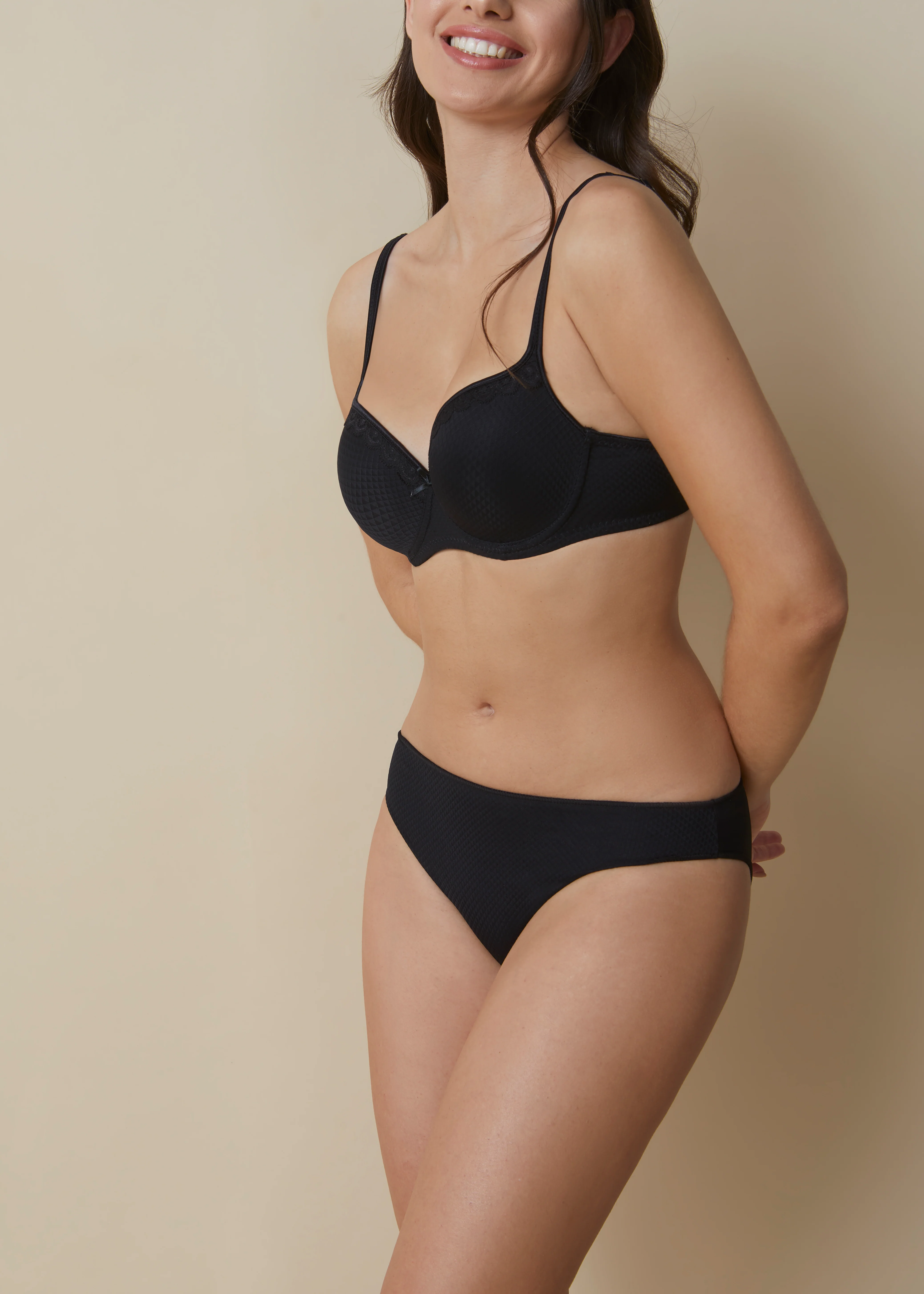 Reggiseno in tessuto a nido d'ape con ferretto e coppe imbottite con dettagli in pizzo - Image 9