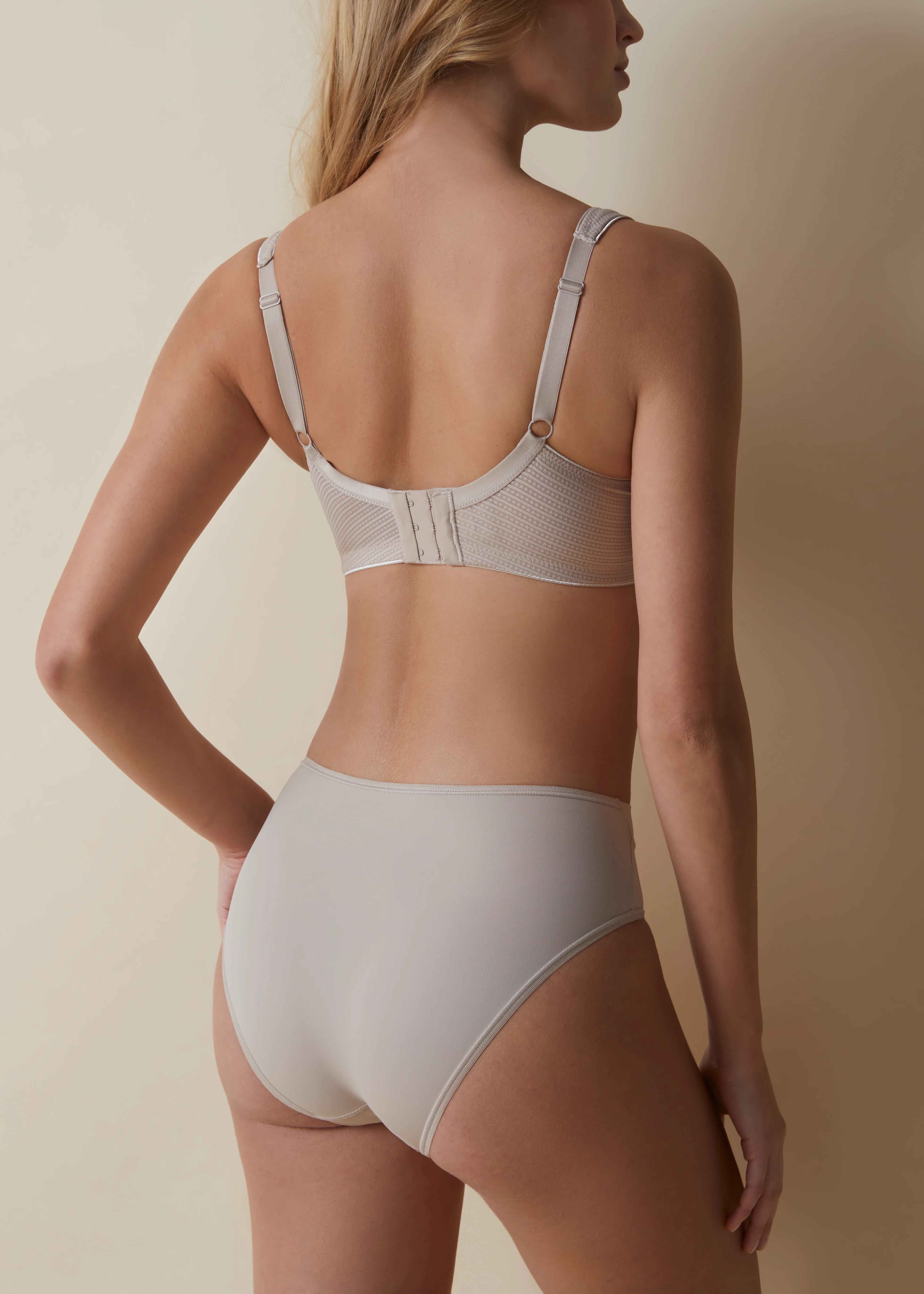 Reggiseno senza ferretto e senza imbottitura con coppe decorate in pizzo e spalline larghe comfort - Image 14