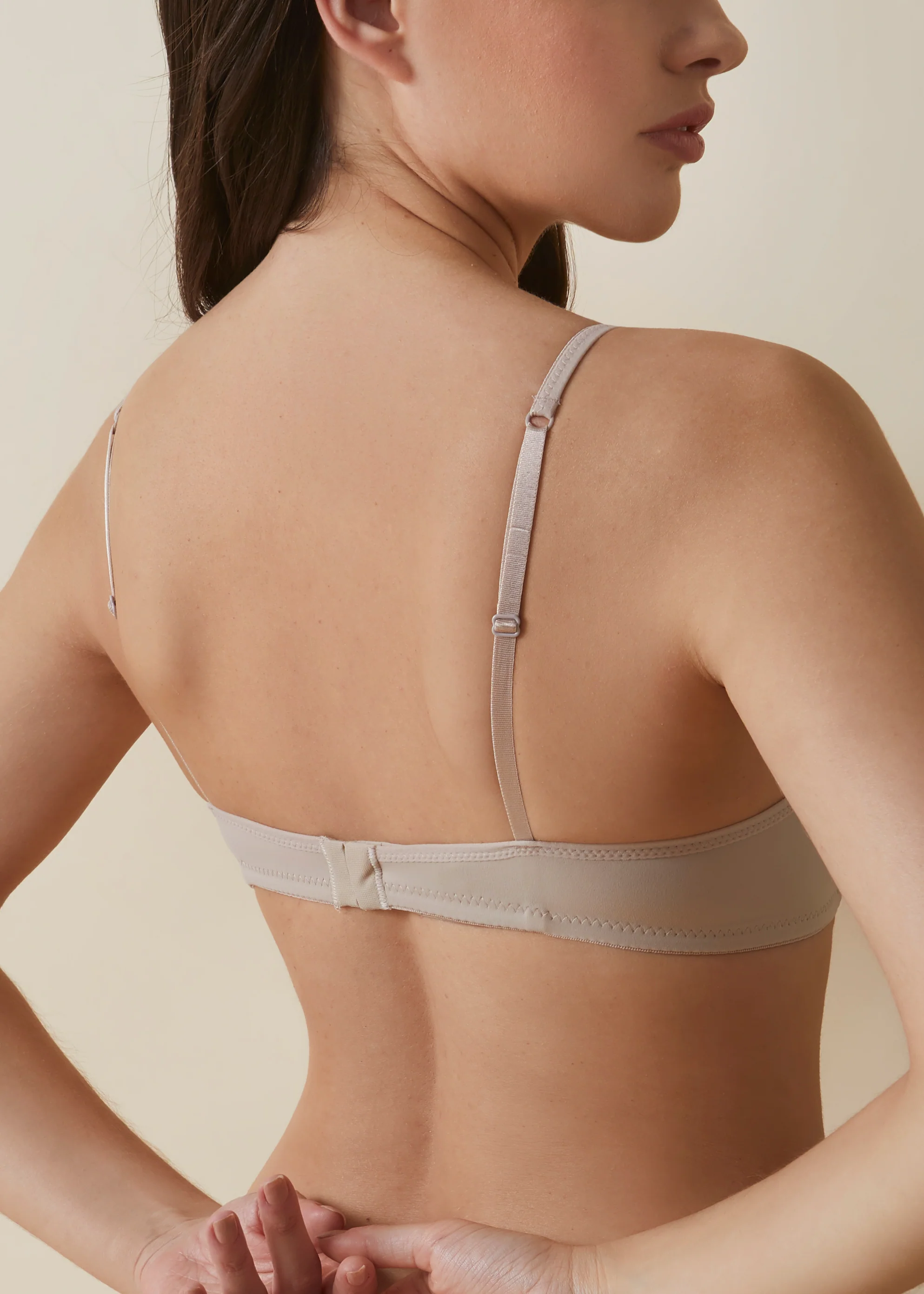 Reggiseno senza ferretto con coppe imbottite con scollatura a V - Image 4