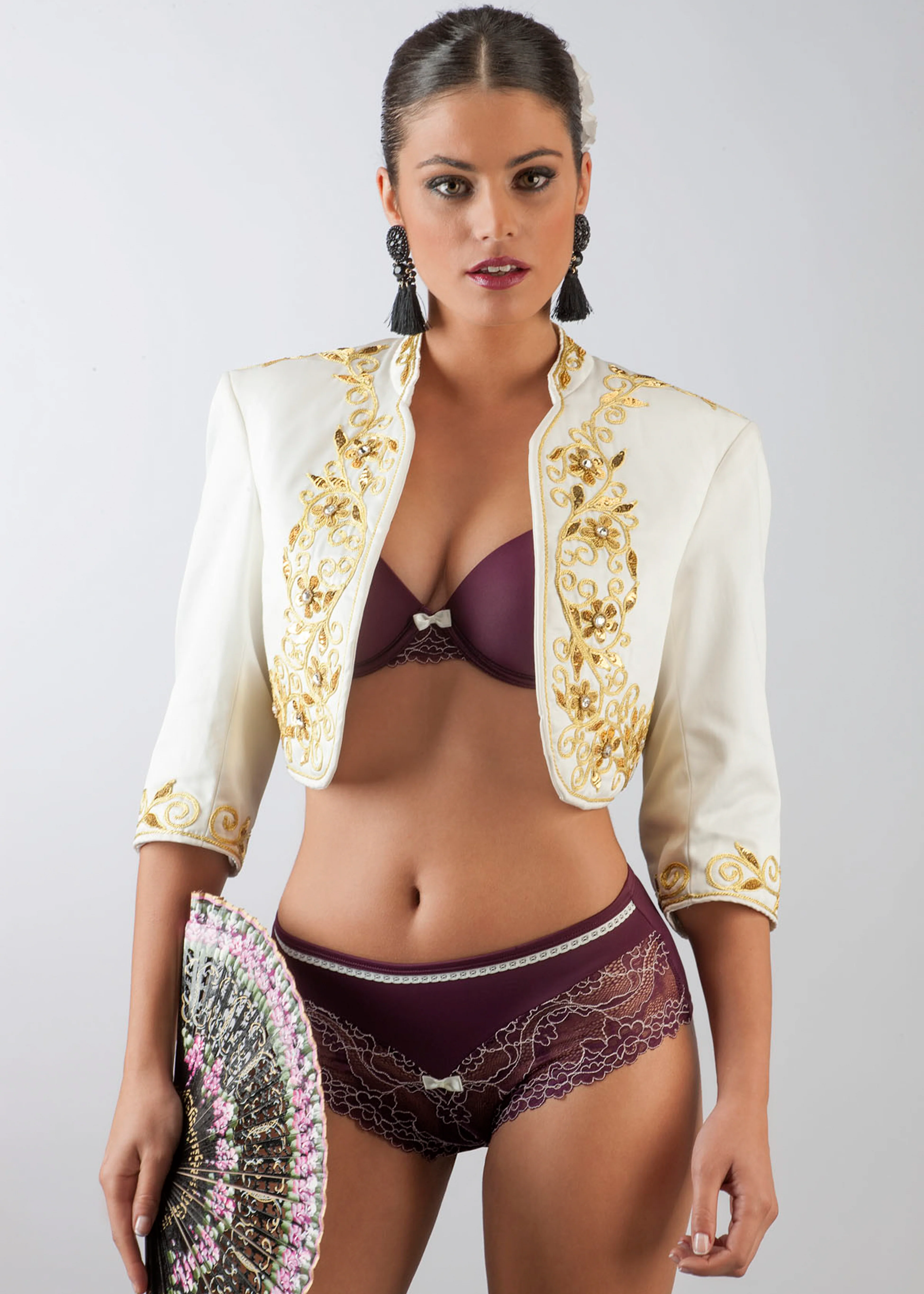 Reggiseno con ferretto e coppe imbottite in morbido tessuto con spalline e fascia in pizzo bicolore - Image 9